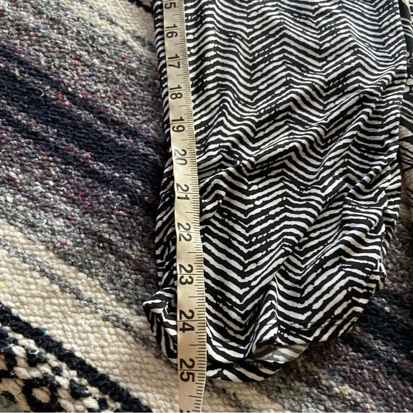 Chicos Sz 1 Bundle of 2 Wild Geometric Tribal Pants Animal Print Size 8 Zigzag - Picture 3 of 16